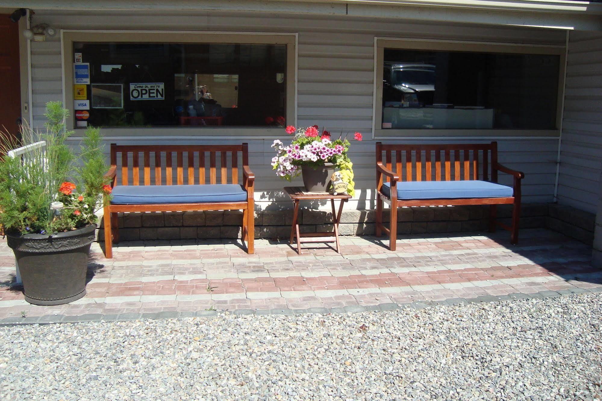 Ypc Fitness & Accomodations Invermere Exterior foto